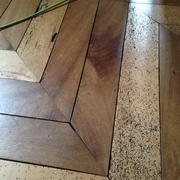 Parquet en chevron Noyer et (Sycomore ?)