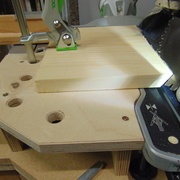 je ferais l'autre coté plus tard. Cela fera l'objet d'un autre reportage. Vous allez me dire on ne peux plus fairede coupes biaises... mais si il suffit d'enlever 2 vis et la "table"disparait.