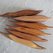 Thuya, Pêcher (ciré), Pêcher (verni),  Pêcher (verni), Pêcher (brut), Chêne (b. en h.)