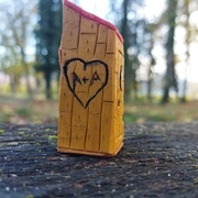 Même ici ya des tags sur le mur des chiottes ! Rohh!