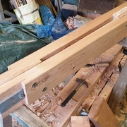 Petit poteau (à noter la platine différente)