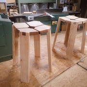 Chêne et frêne, bicolore à gauche,mat à droite.