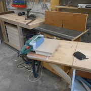 ... pour la ponceuse à bande. aspiration prévue.