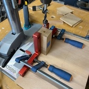 Gabarit rapide pour aligner tous les trous des tasseaux horizontaux