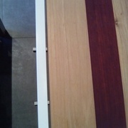 Retrait important sur le bord gauche