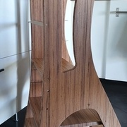 Vue de coté (perçage, vis et tourillons restent discrets)