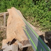 Pas mal de copeaux aussi pour une coupe de 80mm sur plus de 2,5m, mais ceux-là resteront dehors !