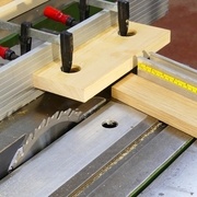 La combinée à bois dans un atelier de menuiserie amateur