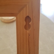 Le premier usinage était bon... sauf qu'il fallait enlever juste 2mm de matière supplémentaire. Ni une ni deux, je lance ma défonceuse à main levée... et là petit moment de panique où j'ai faillit tout ruiner :)