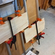 Collage des flancs de tiroir