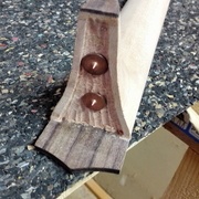 le talon est maintenant réglé, on va marquer les emplacements de perçage du contre-talon