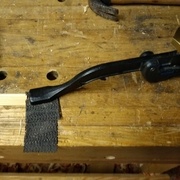 pour tenir des lames fines ce valet est vraiment génial ! avec des morceaux de tapis antidérapant