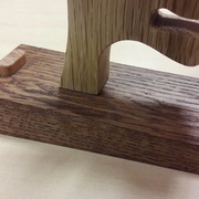 Le socle ne possède aucune face parallèle