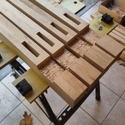 Les languettes se cassent facilement avec un ciseau à bois.