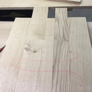 Voici un côté du piétement