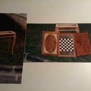 Table Pioniez  du traité d'Ebenisterie Chanson - meuble individuel + frisages  (dessus table à droite).