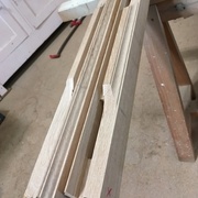 montant et coupe d'onglet sur la moulure