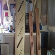 limons défoncés, et poteaux mortaisés