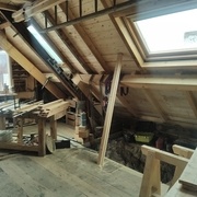 Etabli, à droite l'escalier d'accès