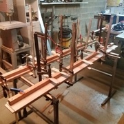 Je colle puis je cheville dans la foulée.