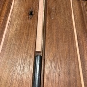 2) baguettes sur les 2 couvrants des portes ; un peu plus plates que les originales mais faciles également à fabriquer