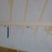 Relevé à l'axe pour avoir un espace régulier du verre au nez de marche notamment au niveau des marches balancées