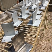 supports poteaux garde corps réalisés en acier galvanisé à froid