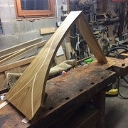 Finition à l'huile de teck. Ça donne un côté plus chaleureux au bois.