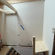 Mise en place des muraillères et des poutres de la passerelle et mise en place du palier