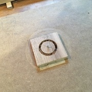 Usinage du trou central à la défonceuse montée en compas