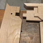 Zoom sur assemblage Japonnais (on note le trait de colle de réparation)