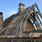 Charpente médiévale (reconstitution)   (à visiter absolument au moins une fois )