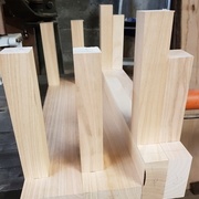 Pieds "ajustés" (ils ont la tête en haut!), il restera la mise à longueur + les inserts filtetés à mettre en place.