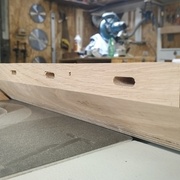 une fois fixé au gabarit, il n'y a plus qu'à couper.