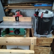 A coté de la rab/dégau une petite toupie Kity 627 et une raboteuse Métabo