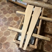 Le fil du bois est aligné sur l'arrête extérieure