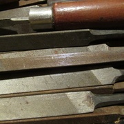 Tiers-points. Notez l'usure de seulement la moitié de la face du 3eme en partant du bas.