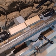 Les carrelets sont en place sur le nouveau mandrin à stylo