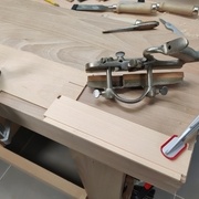 Rainurage, une rainure pour le fond et une autre pour les taquets pour poser la boîte d’origine