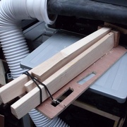 Réalisation du biseau arrière à la raboteuse dans un gabarit maison