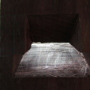 Observer le lit du fer en lumière rasante