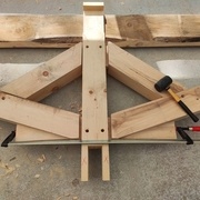 Mise en place de deux cales afin de pouvoir serrer à l'aide des serres joints