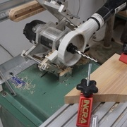 7- Je taille une première mortaise dans un rebus.