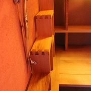 Et vue de près, les queues faites à la main sont en bas.