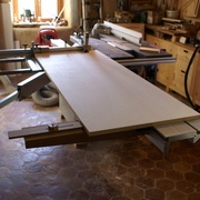 Dispositif de coupe parallèle sur chariot avec panneau