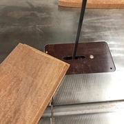 Découpe à la scie à ruban