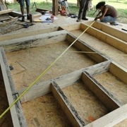 Vérification d’équerrage en charpentes et ossatures (décamètre)