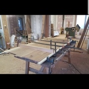 Ici les dormants sont couplés à des serre joint avec des lattes pour maintenir la planéité