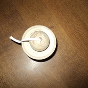 dessous de la tête avec élastique