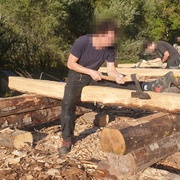 Initiation à l’équarrissage à la hache.